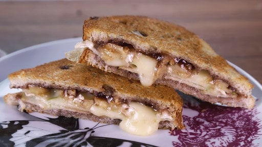 Learn how to make the delicious grilled brie with apples & jam that Clinton Kelly and "Young & Hungry" star Emily Osment made on "The Chew" on Wednesday, March 25, 2015.