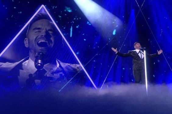 Watch America's Got Talent Season 11 Episode 16 Live Show 3 Videos, Tuesday, August 23, 2016. See talented singer Brian Justin Crum wow the crowd and the judges with his beautiful cover of Phil Clinton's "In The Air Tonight."