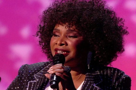 Watch America's Got Talent Season 11 Episode 16 Live Show 3 Videos, Tuesday, August 22, 2016. Talented 62 year old singer Ronee Martin has been a favorite of mine this season! Tonight she wowed the judges and the crowd once again with her cover of Bill Withers hit song "Lean On Me."