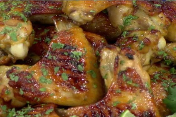 Watch chef Matt Jennings (a Patriots fan and executive chef/owner Townsman Boston) and chef Ryan Clark (a Cardinals fan and executive chef at Casino Del Sol Resort and Spa) make grilled chicken and Sonoran hot dogs for their tailgate party with Tamron Hall and Billy Bush.