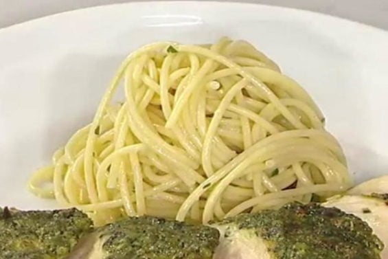 Watch celebrity chef Curtis Stone show Al Roker how to make delicious pesto glazed chicken breasts and pasta in 20 minutes on the Tuesday, September 6, 2016 episode of the Today show.