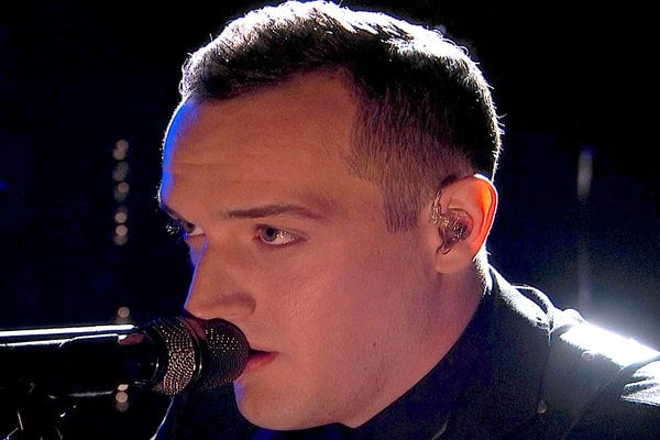 Watch The Voice Season 11 Episode 19 Live Top 11 Performances Videos: Aaron Gibson of Team Miley was "insta-saved" last week. This week he performed the hit song "Hurt" (originally performed by Nine Inch Nails and the late Johnny Cash) for the crowd and made everyone who voted for him to stay proud. It was amazing!