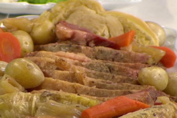 Watch chef Donal Skehan and Al Roker make a delicious Irish corned beef and cabbage dish just in time for your St. Patrick's Day party on the Friday, March 17, 2017 episode of the Today show.
