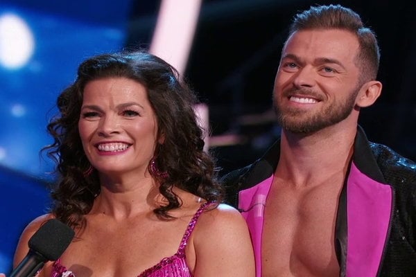 Watch Dancing With The Stars Season 24 Episode 2 Videos: Monday, March 27, 2017! See one of the greatest athletes of our time, Olympic medalist and former figure skater Nancy Kerrigan and her partner Artem Chigvintsev dance a Classy Cha Cha to the tune of "No Rights No Wrongs" by Jess Glynne. These talented dancers received a score of 28/40 on week 2!
