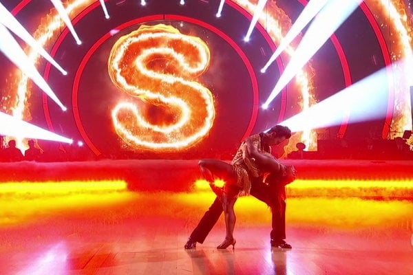 Watch Dancing With The Stars Season 24 Episode 2 Videos: Monday, March 27, 2017! As a huge fan of Simone Biles, the final five gymnasts and the 2016 Summer Olympics, it's so exciting that she's on this season's DWTS! Tonight Simone Biles and her partner Sasha Farber danced a Cha Cha to "Burnin' Up" by Jessie J. ft. 2 Chainz. It was amazing! They scored a 29/40 for their week 2 dance. Well done!