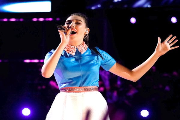 Watch The Voice Season 12 Episode 18 Live Playoffs Night 2 Videos: Tuesday, April 18, 2017. See talented contestant/singer Hanna Eyre of Team Adam Levine put her own unique and beautiful spin on Demi Lovato's hit song "Skyscraper". It was amazing! Be sure to watch the video below to see her great performance.