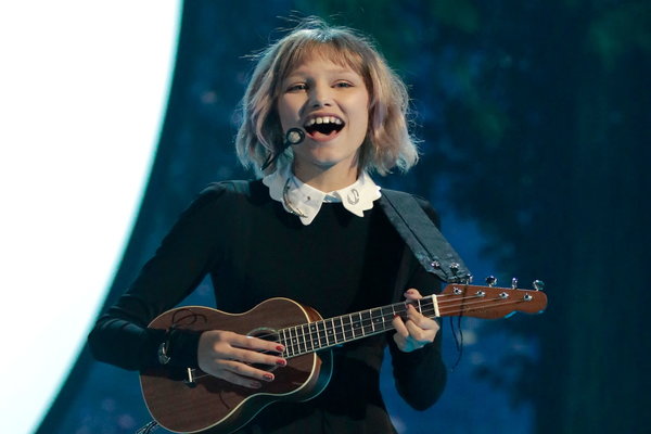 Grace VanderWaal is one of my favorite America's Got Talent winners ever! Tonight the season 11 champion performed her new hit song "Moonlight" live during the AGT season 12 live results night one show. Be sure to watch her sing below!