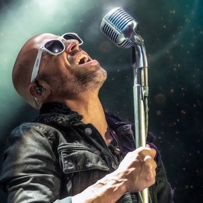 "American Idol" alum, Chris Daughtry of the rock band Daughtry joined journalist and blogger, Candace Rose Anderson of the website Candie Anderson to dish on their new album "Break The Spell", how they're spending the holidays, their free Facebook concert and upcoming tour. Image courtesy of Twitter.
