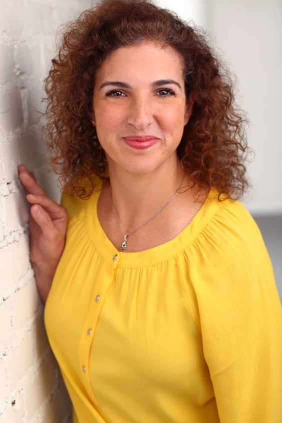 Author and organizing expert Mary Carlomagno joined Candace Rose to dish on how parents can save money when shopping for back to school clothing and technology!
