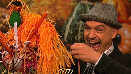 Chef Michael Symon shares his beautiful Thanksgiving centerpiece on "The Chew"!;) Be sure to watch the video below for Clinton Kelly's fun floral craft project, and Thanksgiving planning/dining tips!