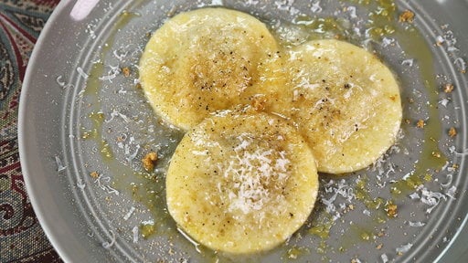 Chef Mario Batali and Brooke Shields finish up his pumpkin ravioli with sage and amaretti cookies on the Tuesday, November 17th episode of "The Chew"! Wouldn't these gorgeous cookies make the perfect dessert on Thanksgiving?!