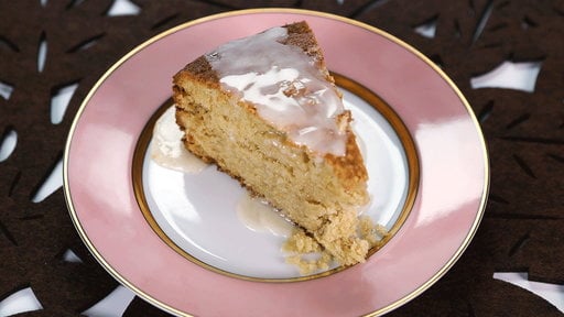 How amazing does the applesauce cake that Valerie Harper and Clinton Kelly prepared on "The Chew" look?!