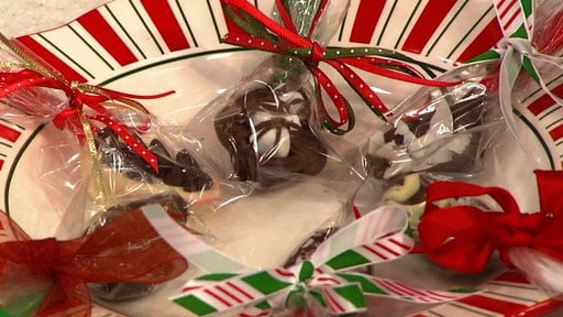 Learn to make chocolate dipped spoons chef Carla Hall made on "The Chew" on Wednesday, December 3rd. They'd make the perfect holiday gift or fun little stocking stuffer. Santa might even want one too!