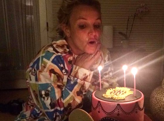 Happy belated 33rd birthday to pop star and mom of two, Britney Spears! Don't you just love her gorgeous birthday cake? It was designed and decorated by her boyfriend, writer/producer Charlie Ebersol. Image credit: Facebook. Courtesy of E Online.