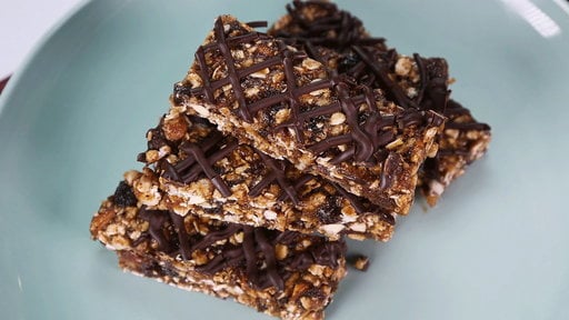 Watch Clinton Kelly show journalist Mara Schiavocampo how to make his Cinnamon-Raisin breakfast bars on "The Chew" on Tuesday, July 6th, 2015!