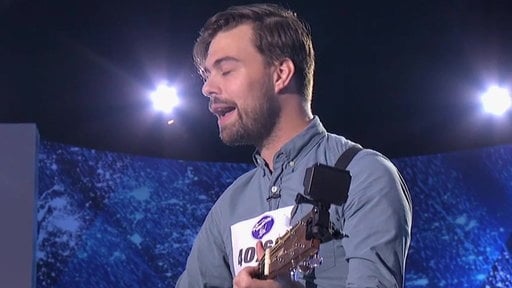 Coffee shop employee Cory sings Bonnie Raitt's "I can't make you love me" on "American Idol".