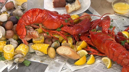Leah Cohen of New York restaurant Pig and Khao shows Tamron Hall and the rest of us how to prepare mussels and throw a summer clambake on the Tuesday, August 11th episode of the Today show.