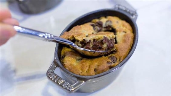 Watch "Simply Nigella: Feel Good Food author Nigella Lawson show Matt Lauer how to make chocolate chip cookie dough in small pots and Nutella brownies on the Today show on Thursday, November 5, 2015. Image courtesy of Twitter.com/LeePatty