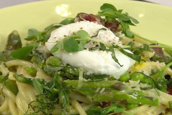 Watch Al Roker make his delicious "Creamy Bucatini Carbonara Primavera: Pasta With a Roker Twist" on the Friday, April 8, 2016 episode of the Today show.