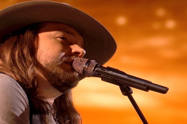 Watch The Voice Season 10 Live Top 9 Performances Episode 23: See the talented Adam Wakefield of Team Blake Shelton perform Bonnie Raitt's hit song "Love Has No Pride" on Monday, May 9, 2016.