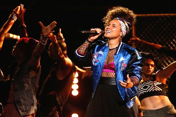 Watch The Voice Season 10 Semi-Finalist Instant Save Videos: See season 11 coach Alicia Keys perform her new single "In Common."