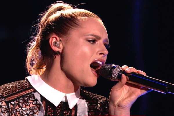 The Voice Season 10 Live Semi-Final Performances Videos Episode 25, Monday, May 16, 2016: See Hannah Huston of Team Pharrell Williams performs Percy Sledge's classic song "When a Man Loves a Woman" for the crowd.
