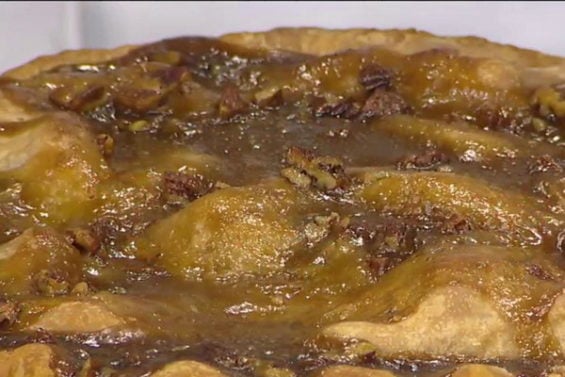Watch TV personality Elizabeth Chambers, owner of Bird Bakery and wife of actor Armie Hammer show Kathie Lee Gifford and Hoda Kotb how to make her mom's rustic apple pie with a praline drizzle on the Thursday, July 28, 2016 episode of the Today show with KLG and Hoda.