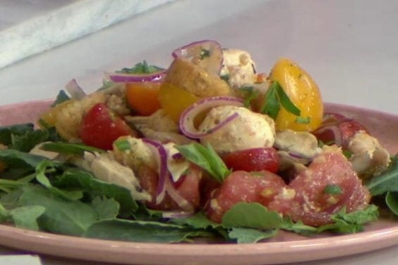 Watch renowned food blogger/Today Food contributor Siri Daly show her husband Carson Daly and Today co-anchor Savannah Guthrie how to make delicious Chicken Panzanella and Peach Shortcake Parfaits on the Wednesday, July 6, 2016 episode of the Today show.
