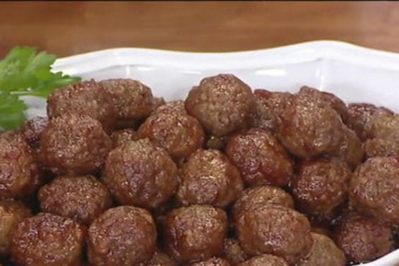 Watch the debutante farmer aka Elizabeth Heiskell show Al Roker how to make delicious crockpot tacky tacky meatballs and cola and brown sugar ham on the Today show for Christmas Dinner on Monday, December 19, 2016.