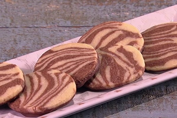 Watch chef Carla Hall and renowned figure skater Kristi Yamaguchi of ABC's "Shall We Dance On Ice" make marbled shortbread cookies on the Friday, February 10, 2017 episode of "The Chew."