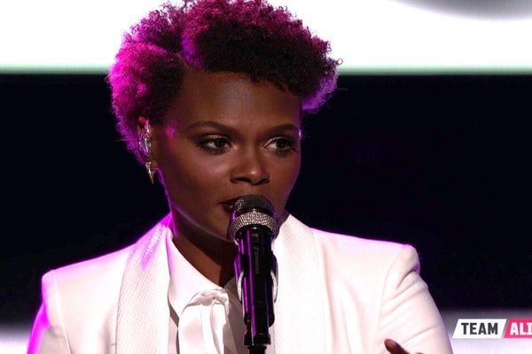 Watch The Voice Season 12 Episode 19 Live Top 12 Performances Videos: Monday, April 24, 2017. See talented musician Vanessa Ferguson close out the show with her amazing cover of the late, great Donny Hathaway's version of "A Song for You". It was absolutely fantastic! Be sure to watch the video below to see her performance.