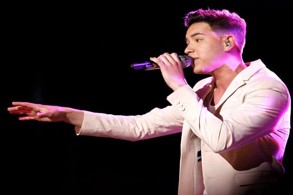 Watch The Voice Season 12 Episode 21 Live Top 11 Performances Videos: Monday, May 1, 2017. See the talented Mark Isaiah of Team Adam Levine cover "How to Love" by Lil Wayne. It was amazing! Be sure to watch the video below to see his amazing performance.