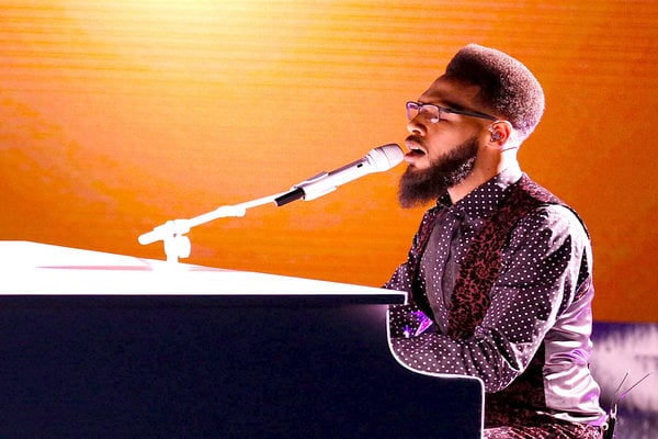 Watch The Voice Season 12 Episode 21 Live Top 11 Performances Videos: Monday, May 1, 2017. See inspiring artist, TSoul of Team Blake Shelton cover Sam Smith's hit song "Lay Me Down" beautifully. He received a standing ovation from his coach, big brother Kenneth, niece and the crowd!