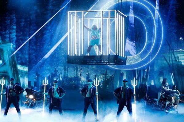 Watch America's Got Talent Season 12 Episode 17 Live Show 3 Videos on Tuesday, August 29, 2017 See former football player, talented dancer Oscar Hernandez who gave "us a show we'll never forget." Seen him dance to Fergie's hit song "M.I.L.F." Be sure to watch the video to see Oscar twerk on the AGT stage.