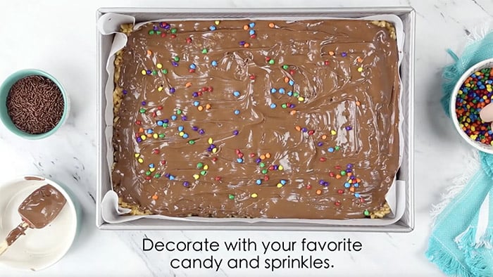 Food bloggers Jamie Lothridge of My Baking Addiction and Melissa Spark of Melissa's Southern Style Kitchen show Candace Rose Anderson (and all of you at home!) how to personalize your no-bake Scotcheroos for the holiday season.
