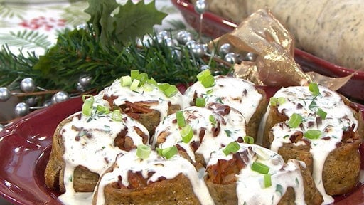 Watch Food Network star and "Souther Girl Meets Vegetarian Boy" cookbook author show Megyn Kelly how to make savory cinnamon rolls and cornbread strata on the Monday, December 25, 2017 episode of the Today show.