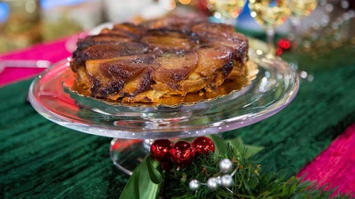 Watch former White House pastry chef and cookbook author Bill Yosses make a maple apple tarte tatin on the Wednesday, December 20, 2017 episode of the Today show. This dessert is a favorite of former President George W. Bush's!
