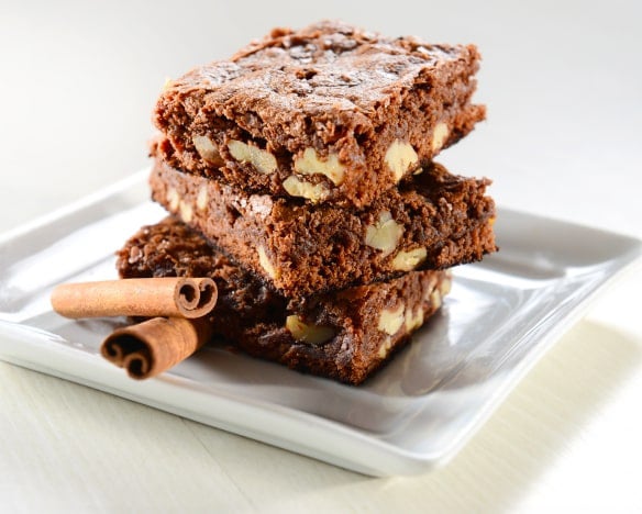 Danette May shares the secret to make her healthy and delicious cacao brownies with only seven ingredients on the Candie Anderson website.