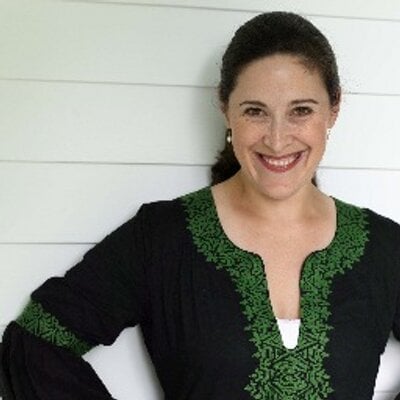 Lifestyle expert Elizabeth Mayhew joined journalist and blogger, Candace Rose Anderson of the website Candie Anderson to dish on the top fall decor trends. Image courtesy of Twitter.