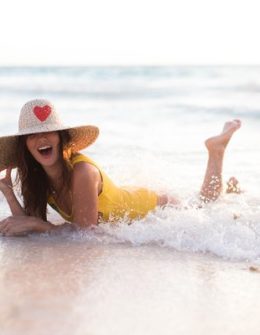 Former Bachelorette, design expert and TV personality Jillian Harris joined journalist and blogger, Candace Rose Anderson of the website Candie Anderson to dish on the top design and home decor trends! Image courtesy of Twitter.