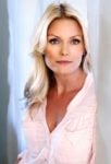 Former Baywatch star Kelly Packard joined journalist and blogger, Candace Rose Anderson of the website Candie Anderson to share tips for moms, fun budget-friendly summer activities for kids and the entire family.