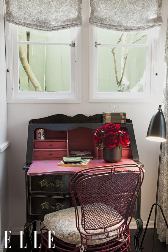 It's official, Ginnifer Goodwin owns my dream desk. Photo credit: Hilary Walsh / ELLE