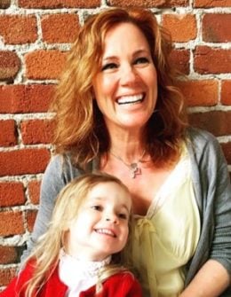 Actress Elisa Donovan talks about her role in the iconic film Clueless, what it's like being a mom to infant daughter Scarlett, and even shared beauty tips for busy moms on the go during her interview with journalist and blogger, Candace Rose Anderson of the website Candie Anderson during their interview!