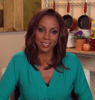 Actress Holly Robinson Peete joined Candace Rose to talk about the importance of breakfast, her kids and a possible return to "Mike & Molly"!