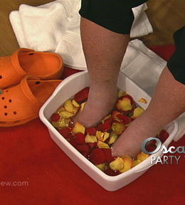 Chef Mario Batali is giving his orange crocs a rest, and relaxing his feet in Daphne Oz's red carpet foot soak! Be sure to try this amazing beauty treatment that Daphne Oz DIY'd on "The Chew" on Monday, February 16th just in time for The Oscars!