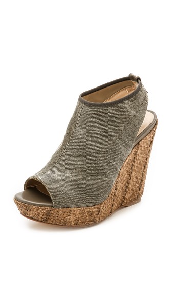  Stuart Weitzman Glover Wedge Sandals in Chino