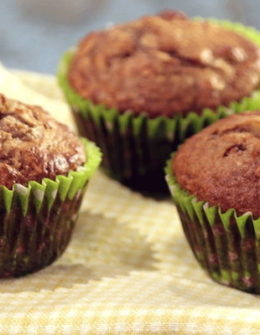 Learn how to make the healthy and delicious banana, date and nut muffins that Dr. Oz's wife (and Daphne Oz's mother) Lisa Oz made on "The Chew" on the September 28, 2015 episode.