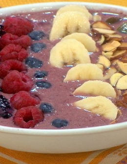 Registered dietitian Ellie Krieger joined Savannah Guthrie on the September 14, 2015 episode of the Today show this! She showed her how to make the perfect smoothie bowl with healthy and delicious ingredients. Please be sure to watch the video below to learn how to make an açaí berry smoothie bowl, a dark cherry smoothie bowl, and a mango ginger smoothie bowl!