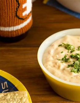 Watch Siri Pinter and Carson Daly make Slow-cooker Buffalo Chicken Dip and Ultimate Queso on the Thursday, October 22, 2015 episode of the Today show. Image courtesy of Twitter.com/TodayShow