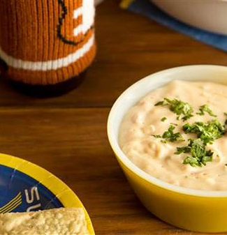 Watch Siri Pinter and Carson Daly make Slow-cooker Buffalo Chicken Dip and Ultimate Queso on the Thursday, October 22, 2015 episode of the Today show. Image courtesy of Twitter.com/TodayShow